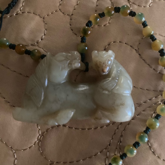 Chinese jade carving of a reclining horse with a monkey on it's back, see video - Picture 11 of 13